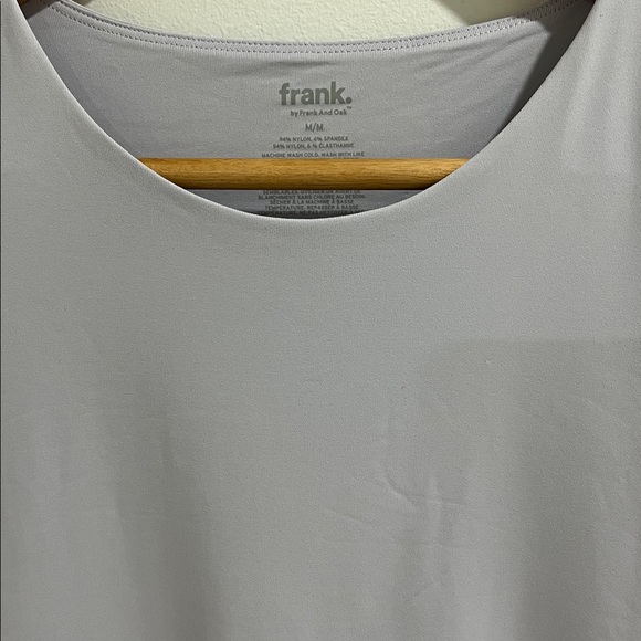 NWOT frank. By Frank and Oak Women’s Smoothing Contour T-shirt Medium Fitted - Picture 3 of 6